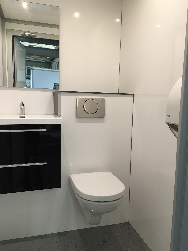 Oosterwijk J0E1350 VIP toiletwagen (23)